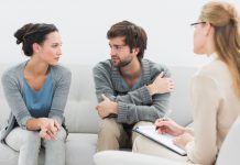 چگونه بعد از افشای خیانت، رابطهٔ زناشوییمان را بازسازی کنیم؟